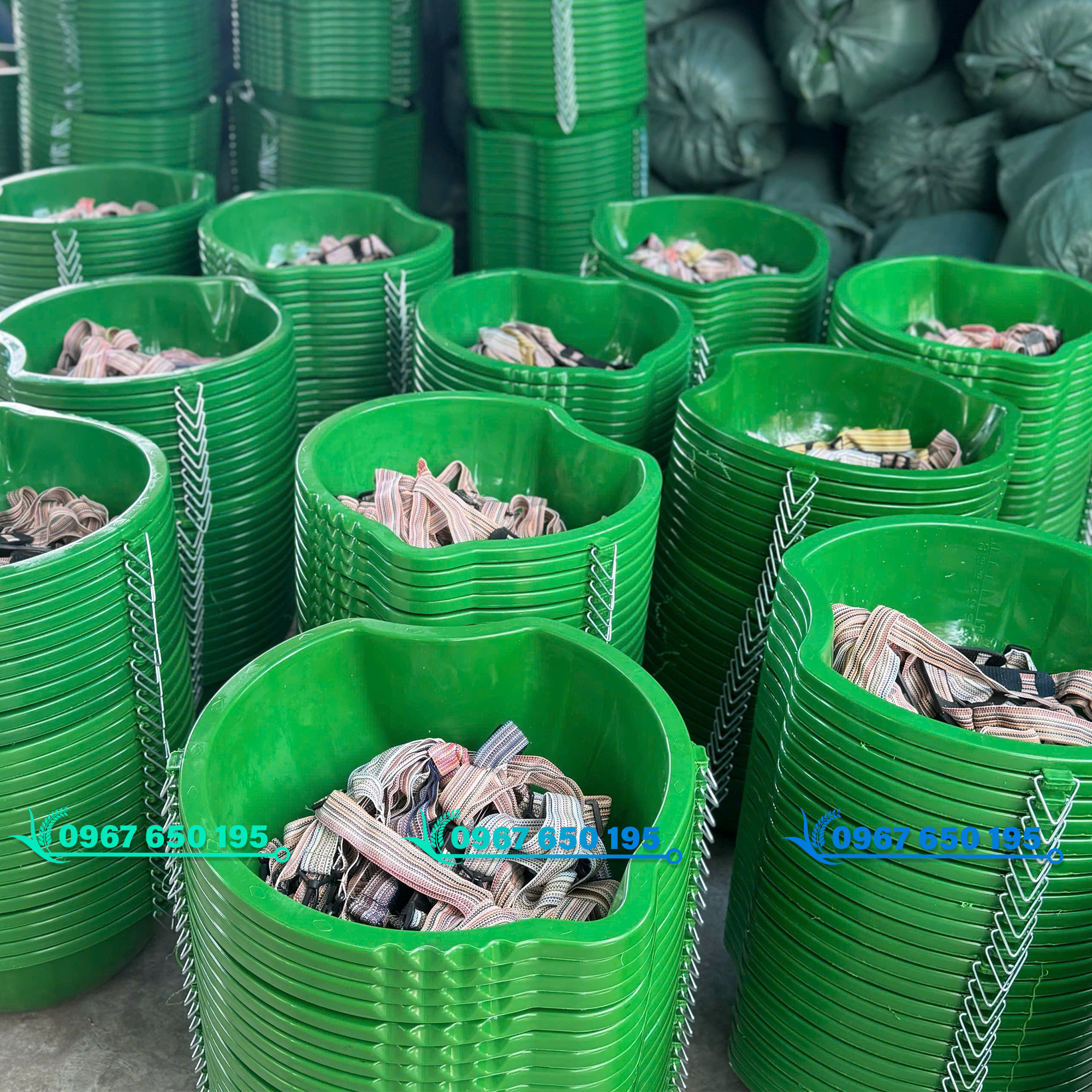 Thau rải phân bón nhựa HDPE